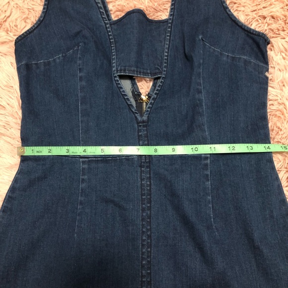 Bebe Dress Denim Sleeveless Mini Size 10 Blue Cutout V-Back - Picture 8 of 15